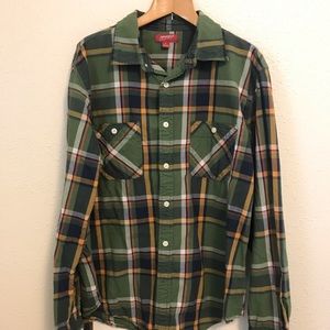 Arizona Jean Co. men’s casual button down shirt.